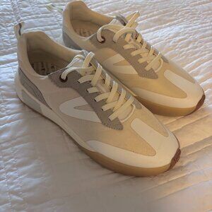 TRETORN womens runners size 8M.